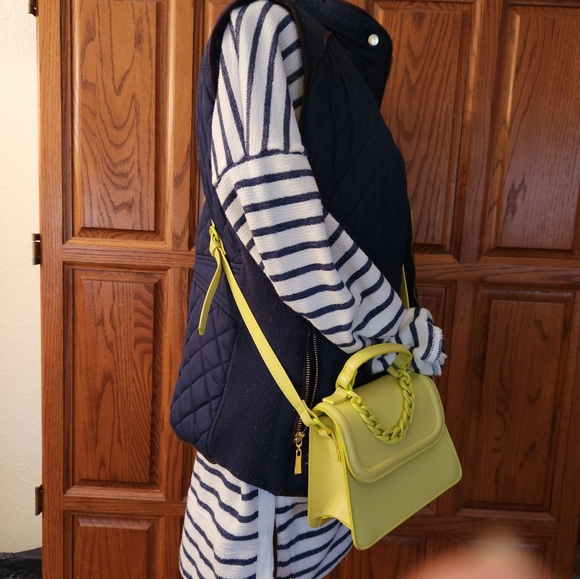 Quilted Navy blue VEST...Super Cute - Picture 6 of 8